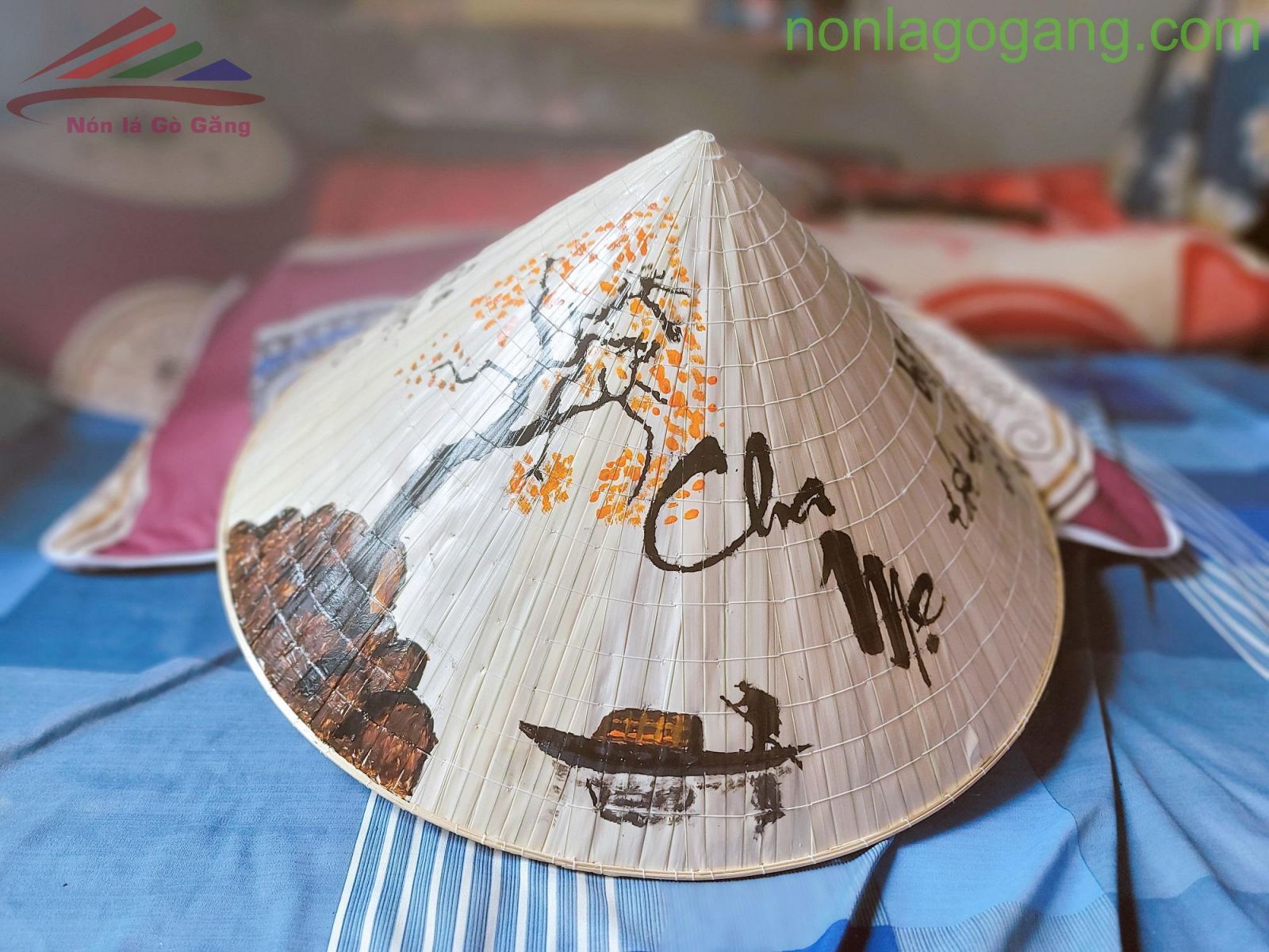 Hãy cùng xem cách trang trí nón lá đẹp đơn giản với các phương pháp sau đây nhé