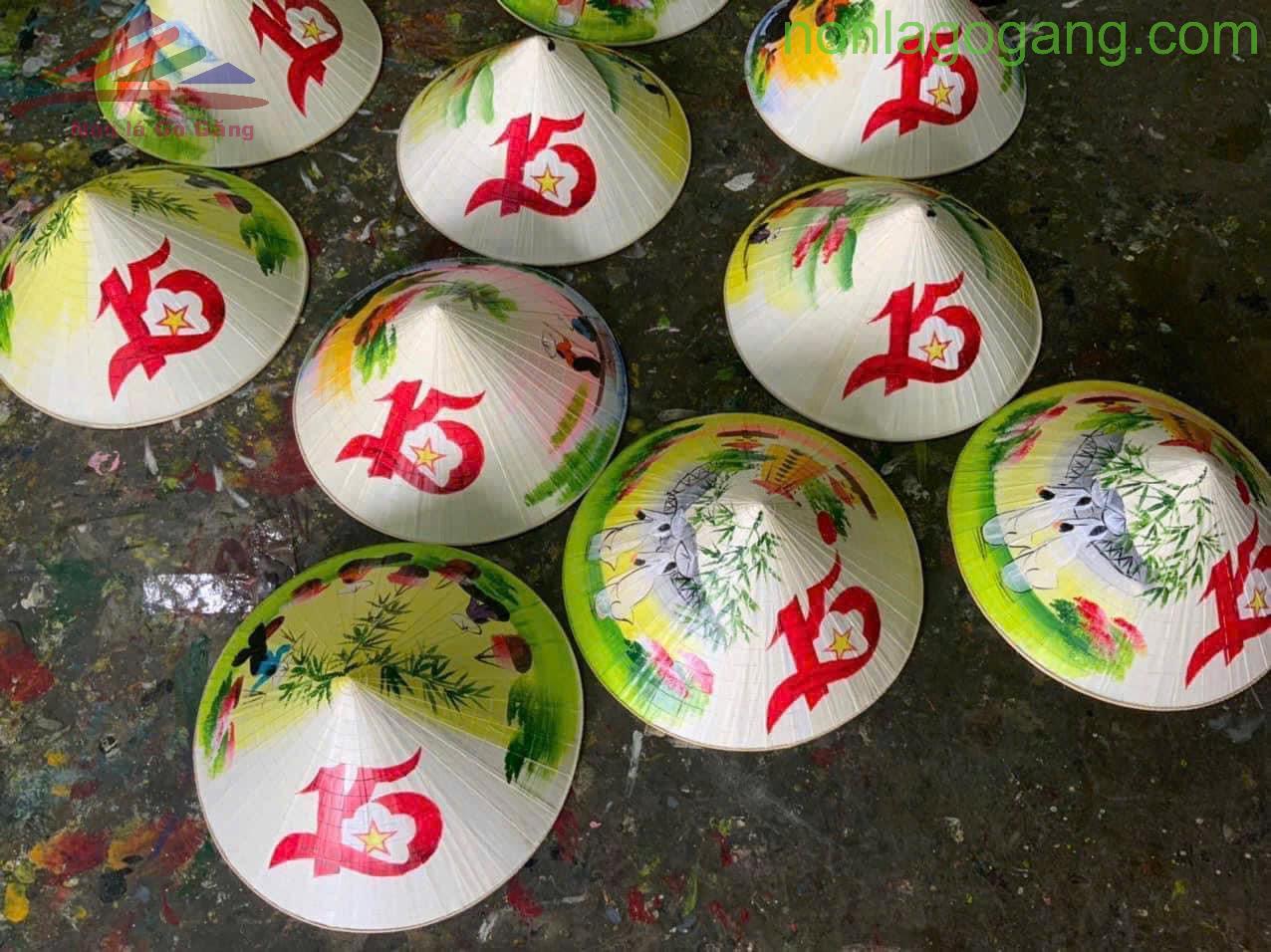 Nón lá trang trí đẹp tại Gò Găng Bình Định
